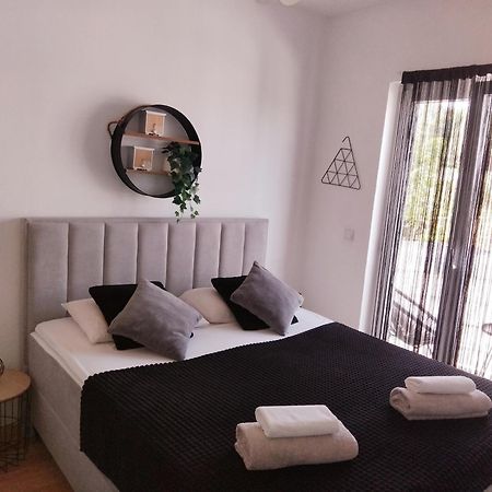 Studio Apartman Marly Apartment พูลา ภายนอก รูปภาพ