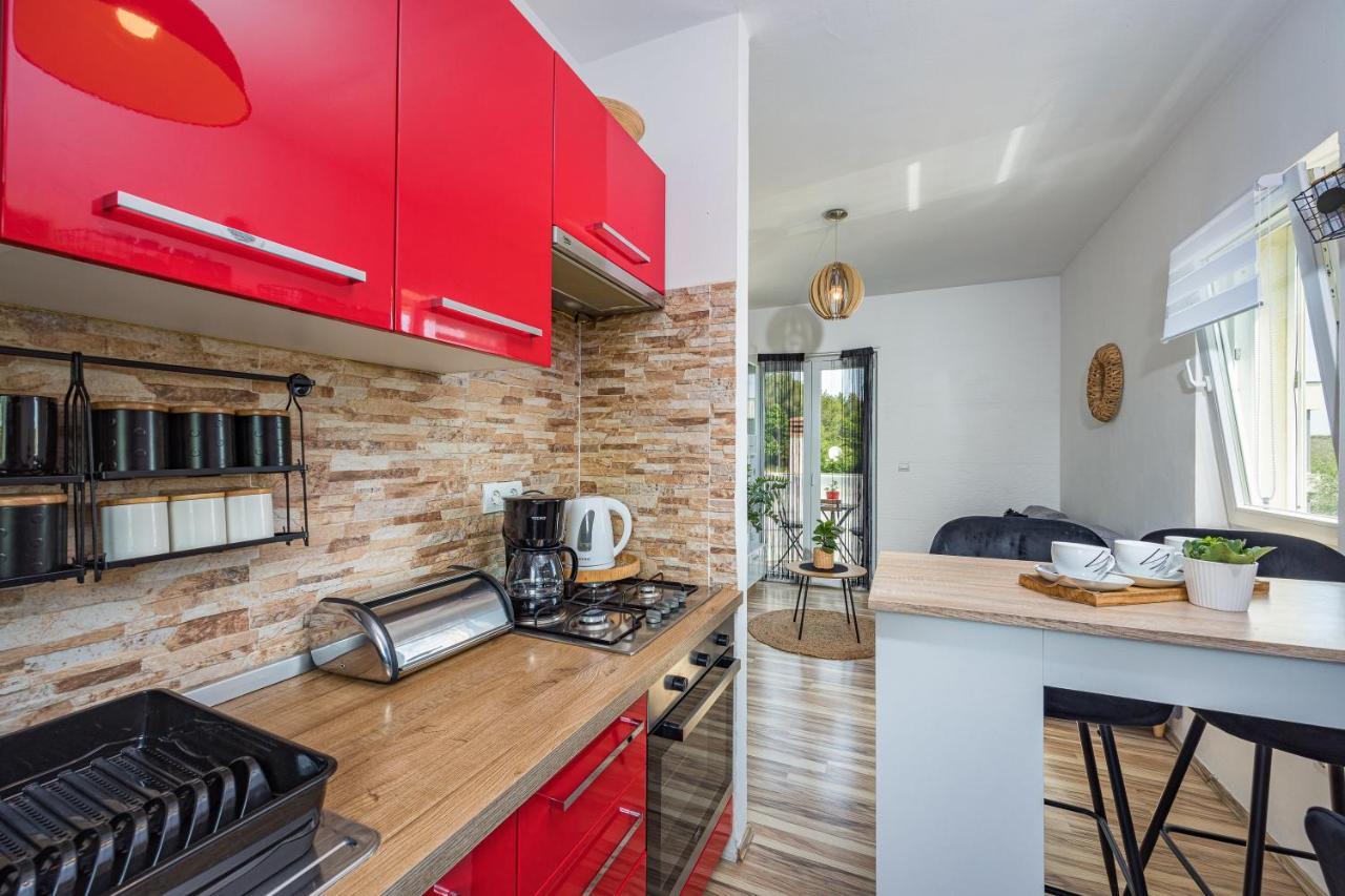 Studio Apartman Marly Apartment พูลา ภายนอก รูปภาพ