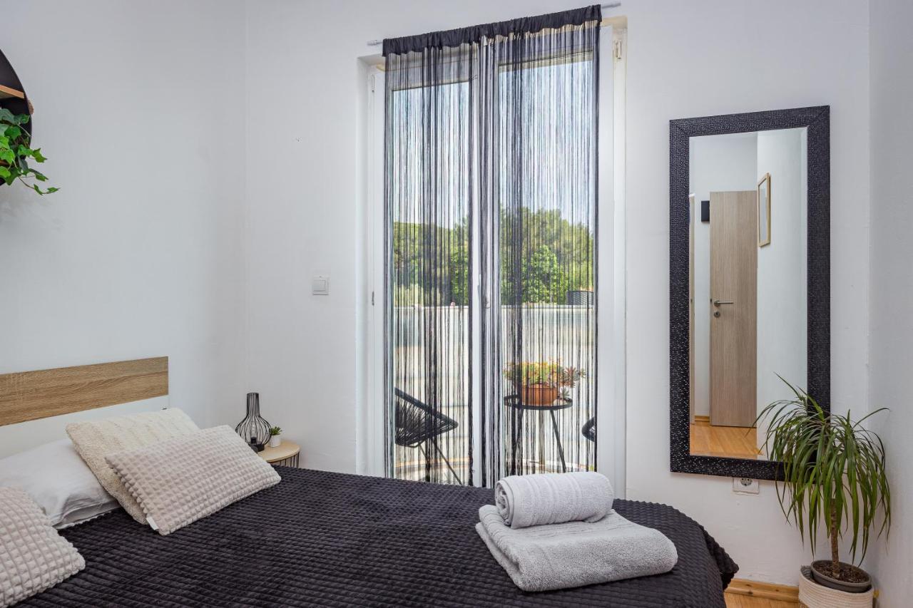 Studio Apartman Marly Apartment พูลา ภายนอก รูปภาพ