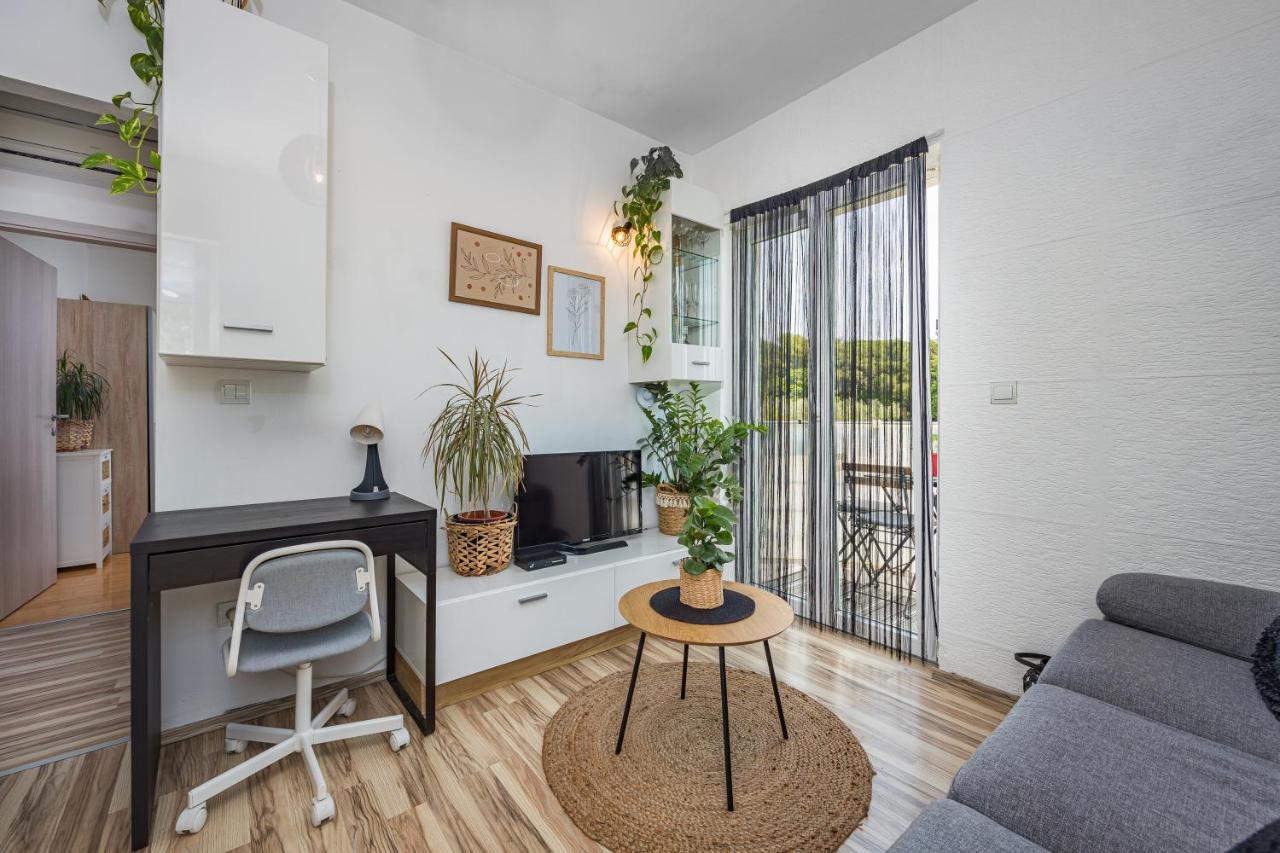 Studio Apartman Marly Apartment พูลา ภายนอก รูปภาพ