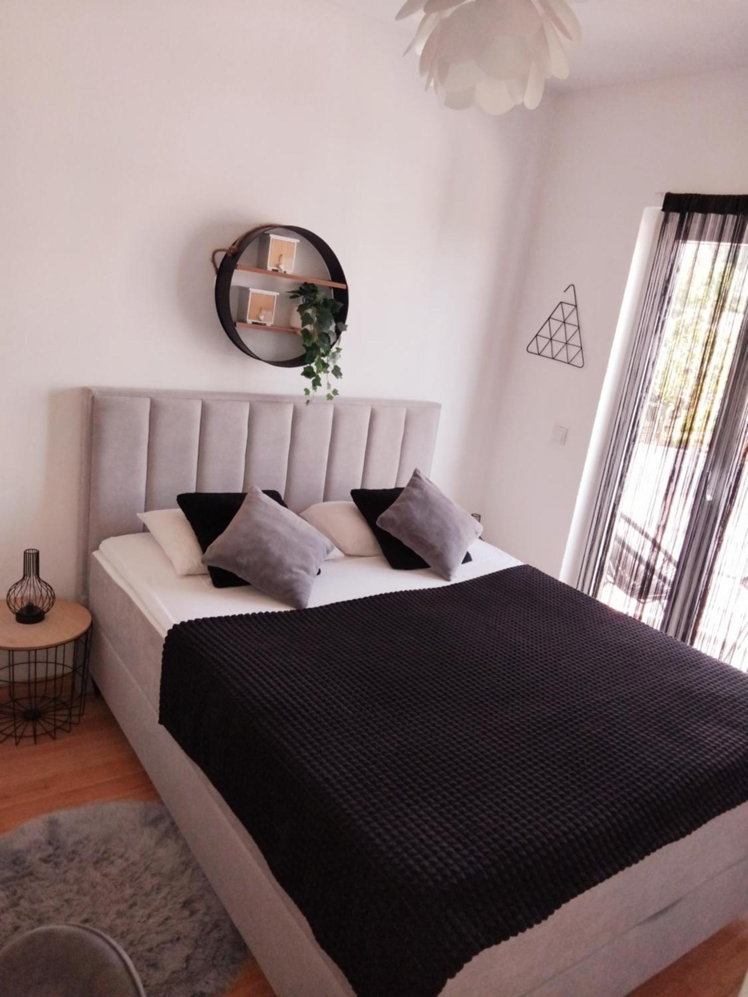 Studio Apartman Marly Apartment พูลา ภายนอก รูปภาพ